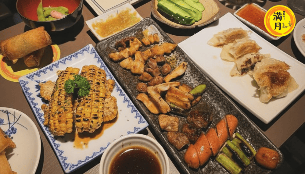 Sushi and sashimi are the famous dishes in SHOCHU BAR MANGETSU, which are made from fresh ingredients (Source: Fanpage Shochu Bar Mangetsu)